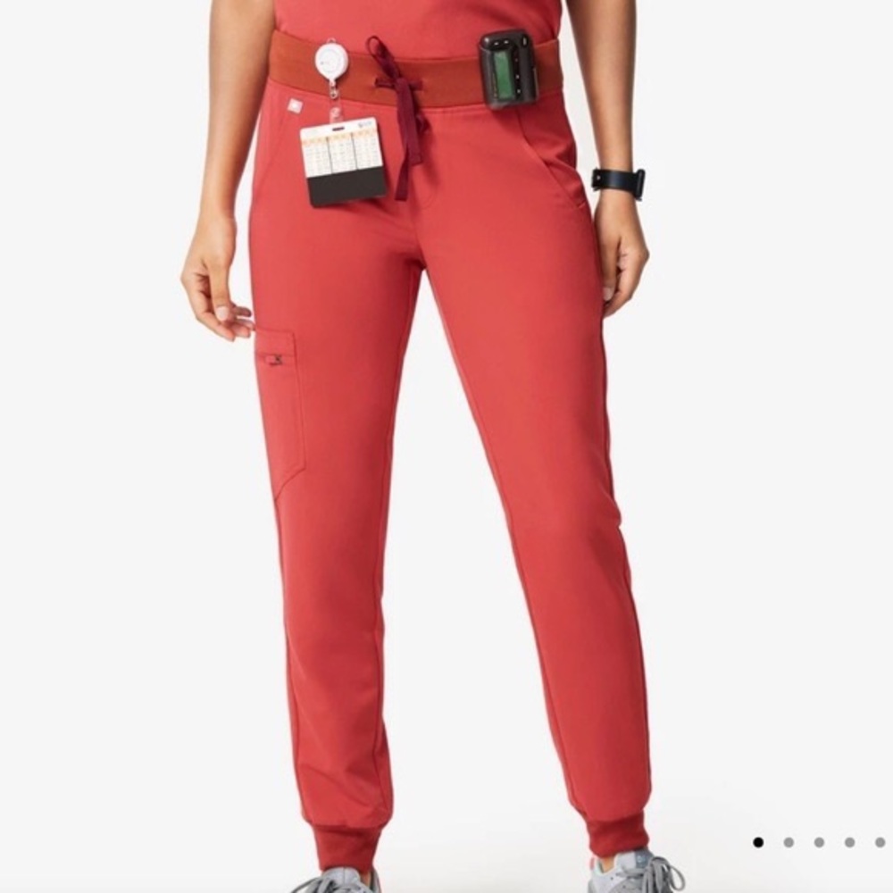 Figs Zamora jogger in Clay
